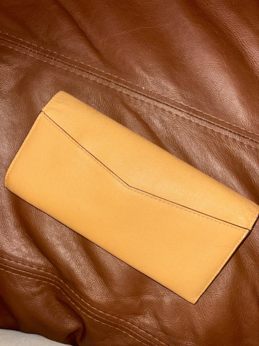 Beautiful Coach Tan Leather Envelope Wallet with Gold-Tone Snap - Picture 2 of 7